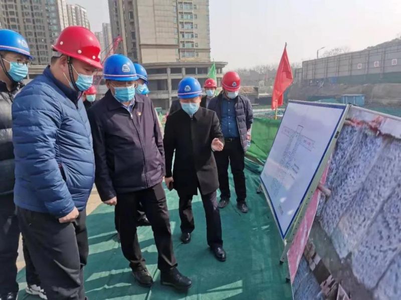 市委常委、市政府黨組成員魏建平調(diào)研左掖門游園停車場項目建設工作